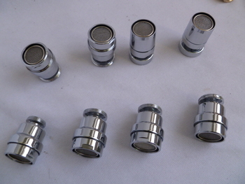 Kuhinjski miješajući faucet s aeratorom, model YX-3301, materijal Nehrđajući čelik i bakar, nominalni tlak 2.5, ručna montaža