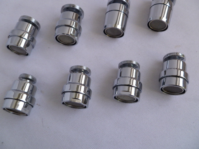 Kuhinjski miješajući faucet s aeratorom, model YX-3301, materijal Nehrđajući čelik i bakar, nominalni tlak 2.5, ručna montaža