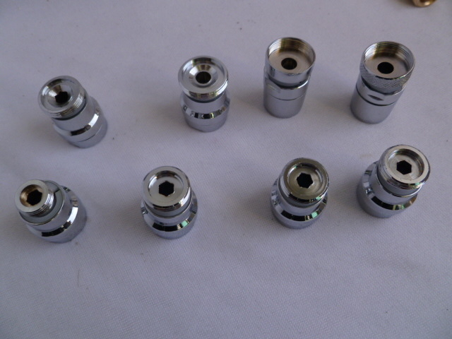 Kuhinjski miješajući faucet s aeratorom, model YX-3301, materijal Nehrđajući čelik i bakar, nominalni tlak 2.5, ručna montaža