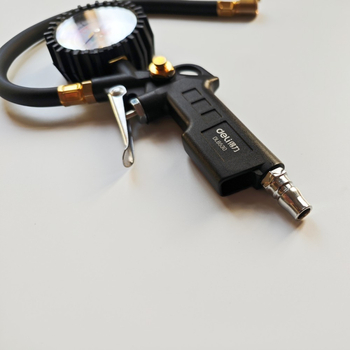 Deli DL8530 Mjerač tlaka u gumama s inflacijskim pištoljem – mjerenje tlaka u automobilskim gumama