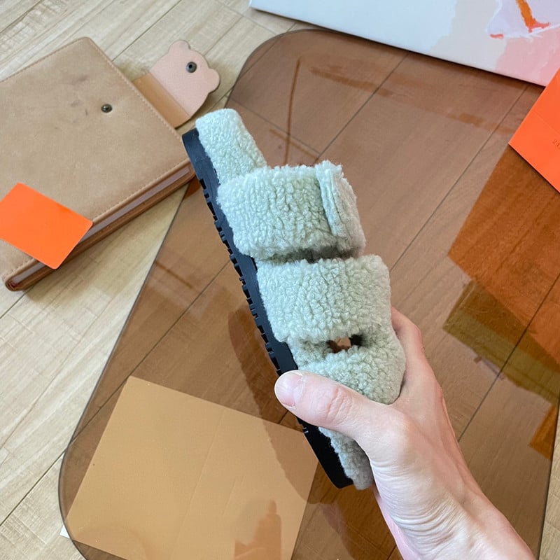 Пантофи с една презрамка — римски стил; горна част: лен; вътрешен материал: изкуствен косъм; подметка: гума.