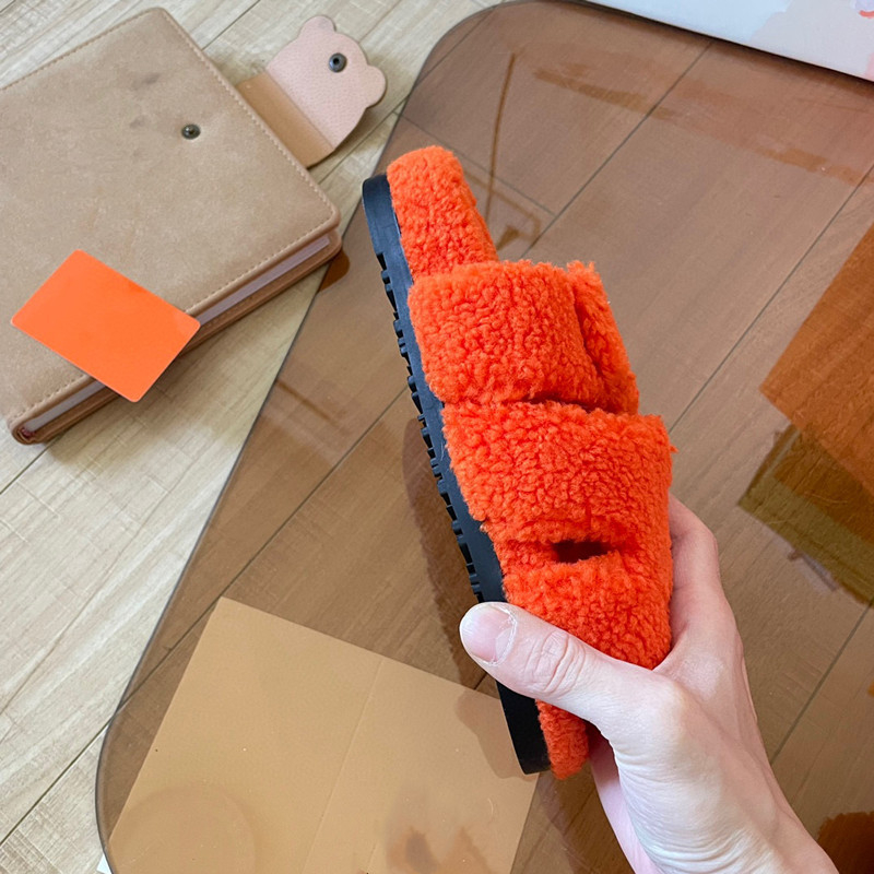 Пантофи с една презрамка — римски стил; горна част: лен; вътрешен материал: изкуствен косъм; подметка: гума.