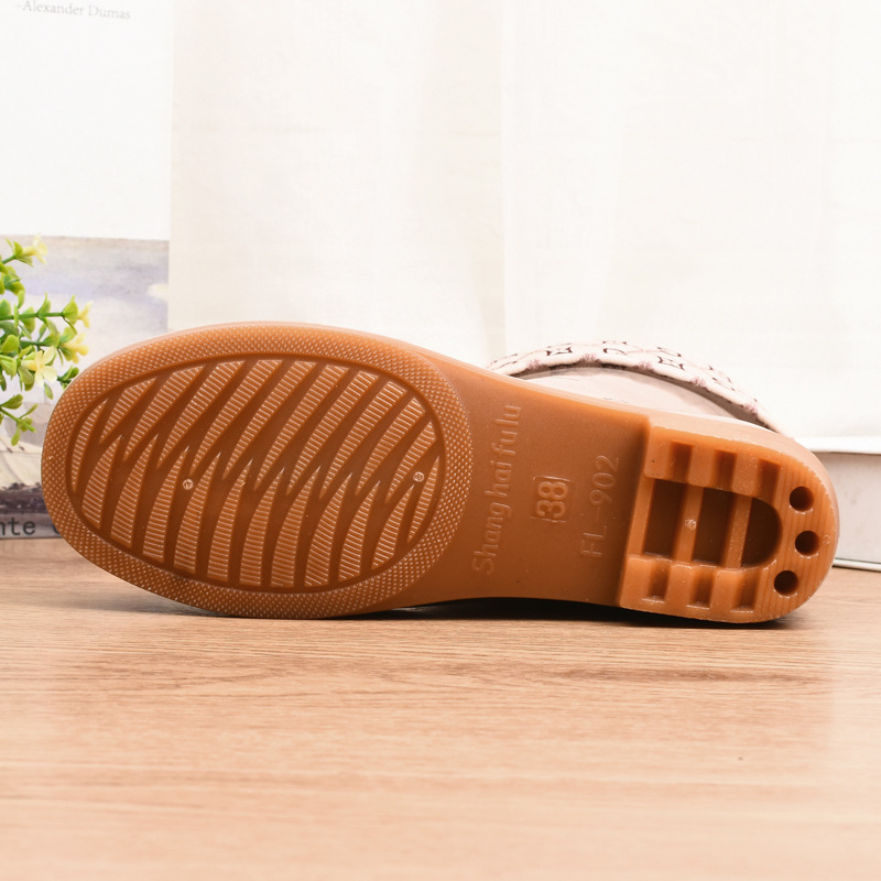 Ženske kišne čizme s PVC gornjim dijelom, kratka visina do gležnja, toplo podstavljene pamukom, protuklizna potplat, niski pet 1–3 cm