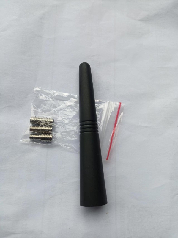 Automašīnas radio antena ar vītņotu uzstādīšanu; universāla saderība; darbība 12 V; apstrāde un pielāgošana pieejamas (Montāža: vītņota; Spriegums: 12 V; Saderība: universāla; Apstrāde un pielāgošana: pieejamas)