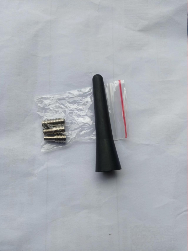 Automašīnas radio antena ar vītņotu uzstādīšanu; universāla saderība; darbība 12 V; apstrāde un pielāgošana pieejamas (Montāža: vītņota; Spriegums: 12 V; Saderība: universāla; Apstrāde un pielāgošana: pieejamas)