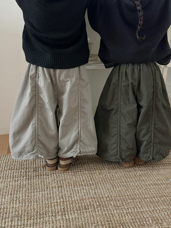 Gyerekek téli pamutnadrág, lazán szabott, magas derekú elasztikus derékpánttal, 3–8 éveseknek