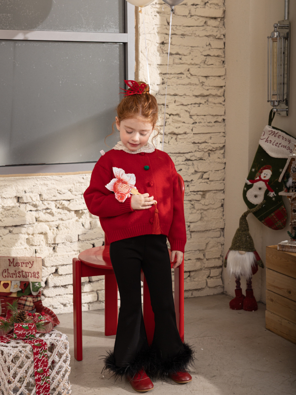 Детски панталони с широки крачоли, подплатени с полар, със сваляеми крачоли и акценти от пера на щраус; висока талия, полиестерна тъкан.