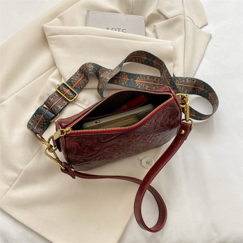 PU ženska torbica za pazuh crossbody, trodimenzionalni reljefni dizajn, etnički stil, horizontalni kvadratni oblik, zatvaranje munje, poliester podstava, unutarnji džep sa zipom i ID džep, dvostruki remeni