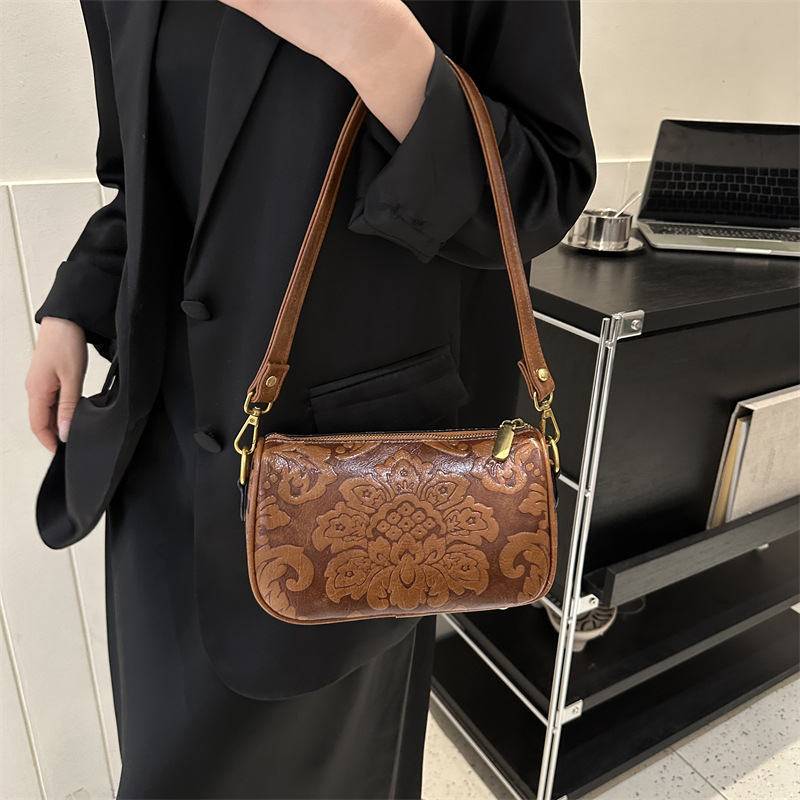 PU ženska torbica za pazuh crossbody, trodimenzionalni reljefni dizajn, etnički stil, horizontalni kvadratni oblik, zatvaranje munje, poliester podstava, unutarnji džep sa zipom i ID džep, dvostruki remeni