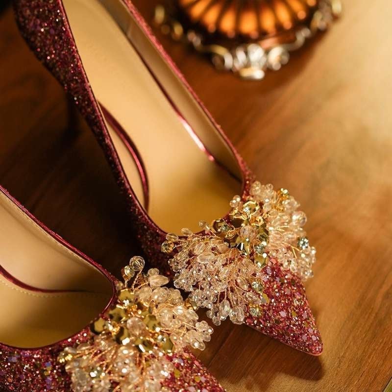 Сватбени високи токчета, остър нос, PU горна част, тънък ток, гумена подметка, височина на тока над 8 см