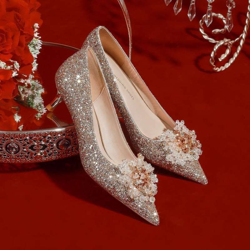 Сватбени високи токчета, остър нос, PU горна част, тънък ток, гумена подметка, височина на тока над 8 см