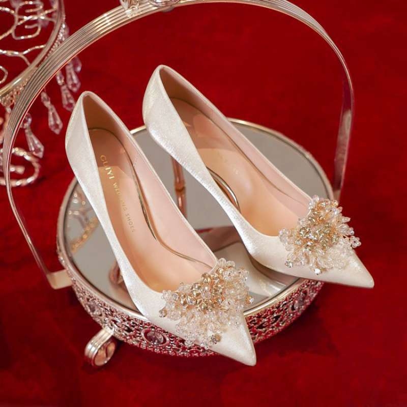 Сватбени високи токчета, остър нос, PU горна част, тънък ток, гумена подметка, височина на тока над 8 см