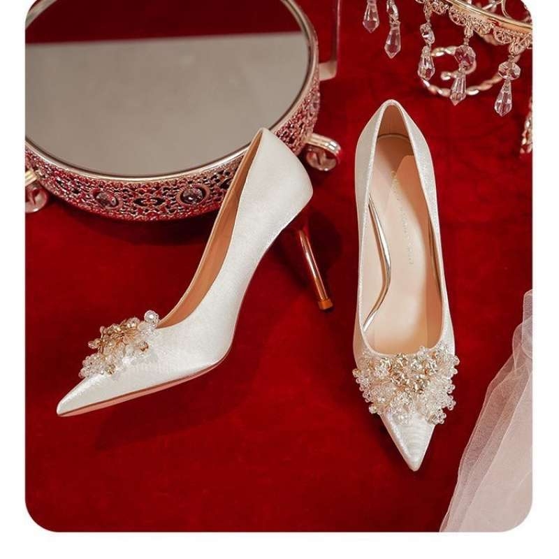 Сватбени високи токчета, остър нос, PU горна част, тънък ток, гумена подметка, височина на тока над 8 см