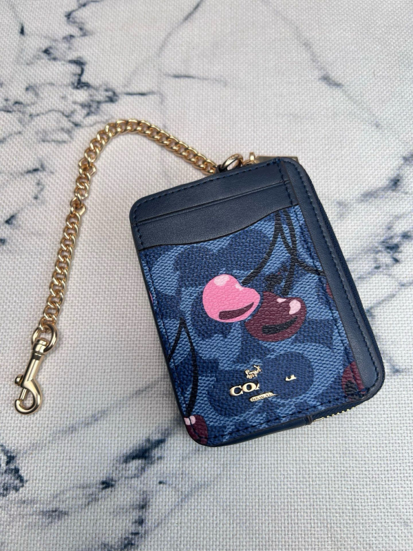 Ulična torba od prave kože, kvadratnog oblika sa lancem, zatvarač, unutarnji džep sa zatvaračem i džep za dokumente, podstava od poliestera i pamuka, proljeće 2025