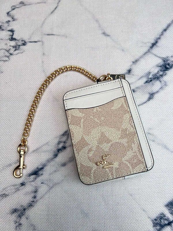 Ulična torba od prave kože, kvadratnog oblika sa lancem, zatvarač, unutarnji džep sa zatvaračem i džep za dokumente, podstava od poliestera i pamuka, proljeće 2025