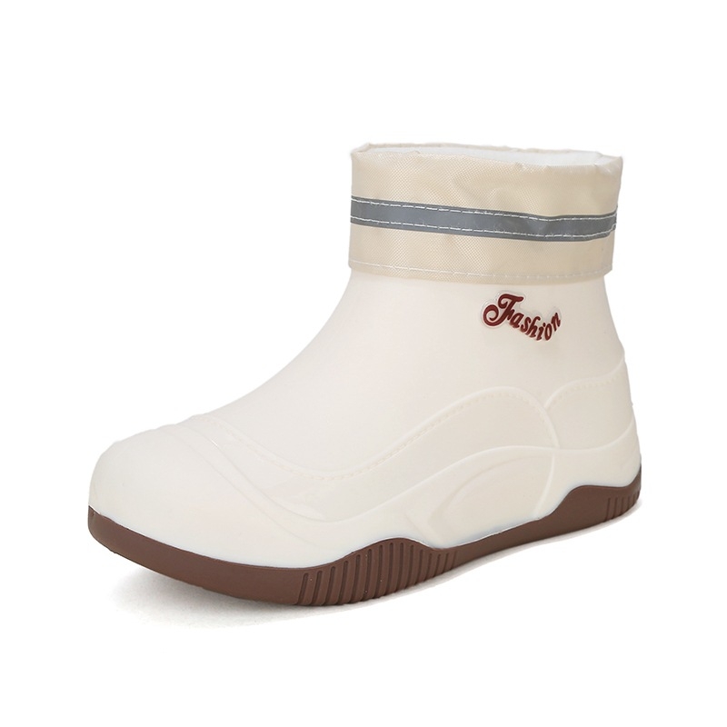 Ženske kišne čizme s plastičnim gornjim dijelom, niski holeni dio, peta 1–3 cm, pogodne za sve sezone