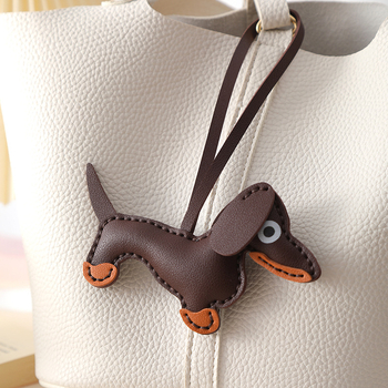 Pandantiv din piele cu dachshund pentru chei – realizat manual, stil japonez și coreean, cadou gata