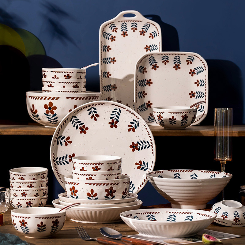 Japanski stil keramički set zdjela i tanjura s cvjetnim uzorkom i podglazurnom površinom, pogodan za mikrovalnu pećnicu