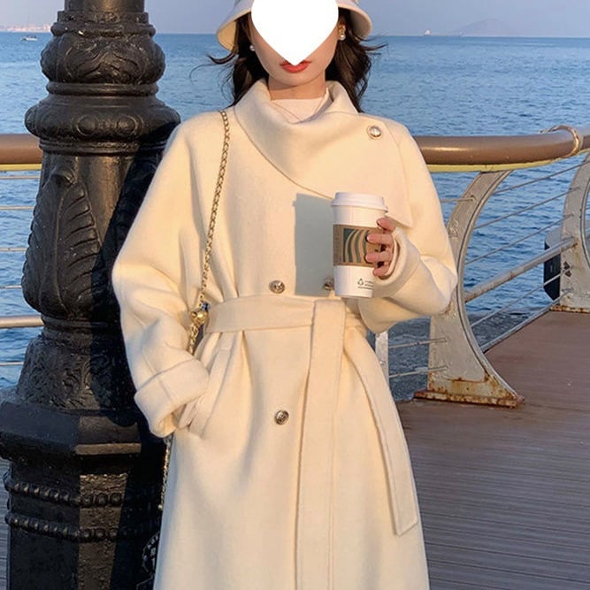 Vuneni kaput s odvojivim šalom, krzneni ovratnik, chenille-spandex smjesa, labav kroj, rukavi 3/4 (jesen 2025)