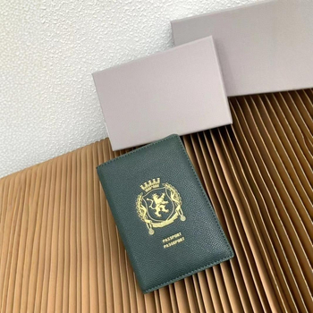 Držač za putovnicu i identifikacijsku iskaznicu s kaišem (od prave kože; podstava od teleće kože; unisex; proljeće 2024)