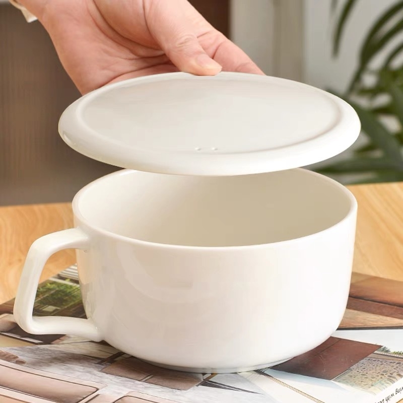 Šalica od kostnog porculana za instantnu juhu s poklopcem i jednom drškom, mikrovalno sigurna, 710 g, okruglog oblika