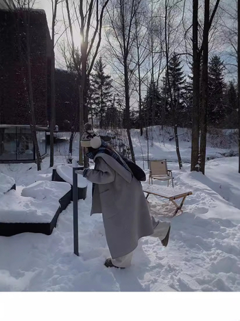 Дамско палто от вълна, каре шарка, кокон силует, удължена дължина, яка с шал