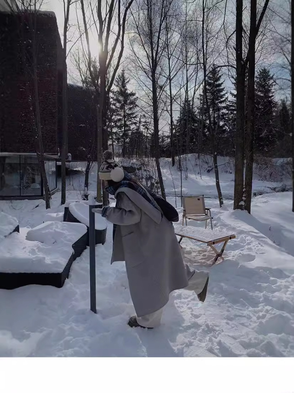 Дамско палто от вълна, каре шарка, кокон силует, удължена дължина, яка с шал