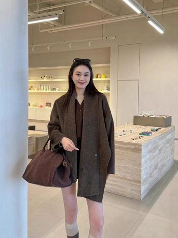 Дамско палто от двустранна вълна със смес от якова вълна, яка с шал, дълги ръкави, свободна кройка