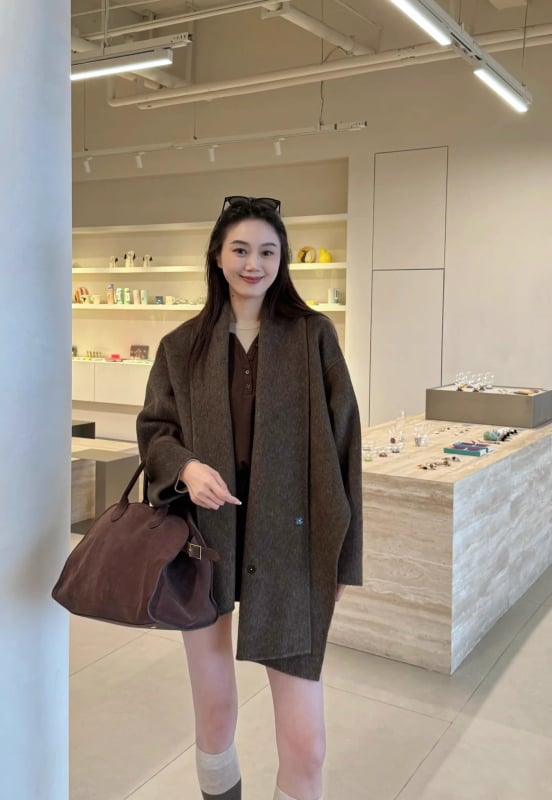 Дамско палто от двустранна вълна със смес от якова вълна, яка с шал, дълги ръкави, свободна кройка