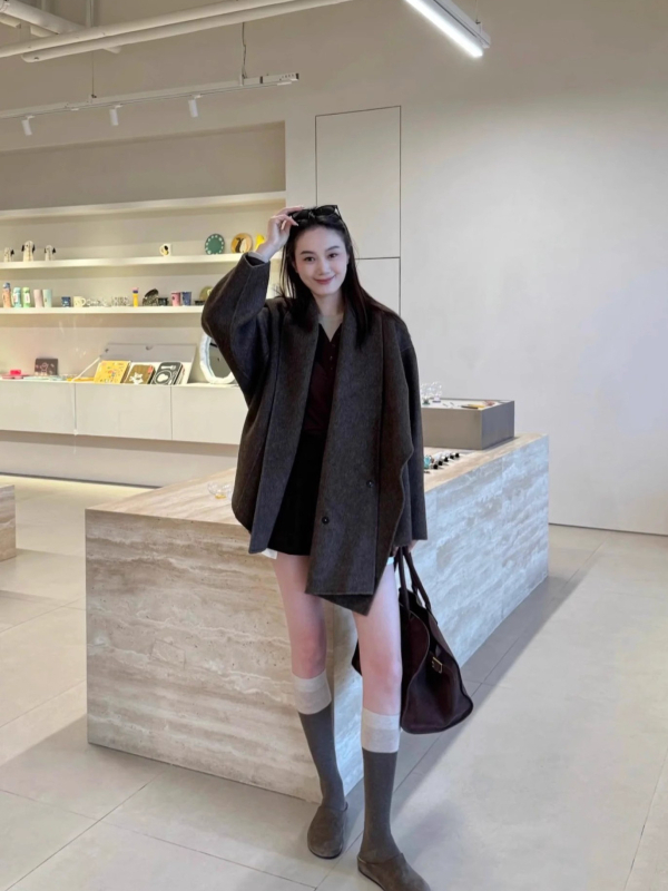 Дамско палто от двустранна вълна със смес от якова вълна, яка с шал, дълги ръкави, свободна кройка