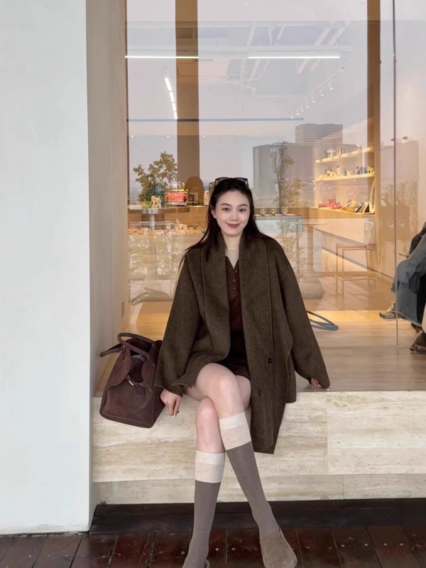 Дамско палто от двустранна вълна със смес от якова вълна, яка с шал, дълги ръкави, свободна кройка