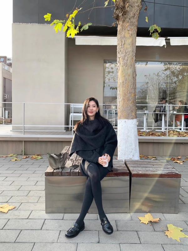 Дамско палто от двустранна вълна със смес от якова вълна, яка с шал, дълги ръкави, свободна кройка