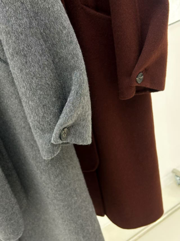 Ženski dugi vuneni kaput s kašmirskom smjesom (50–70% vuna), slobodan kroj, šalni ovratnik, jedno dugme, jesen 2025, japansko-korejski casual stil