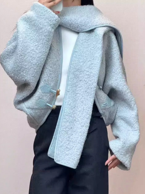 Jakna s geometrijskim uzorkom, ovratnik šal, labav kroj, vuneno-poliester smjesa, jednostruko kopčanje, jesen 2025