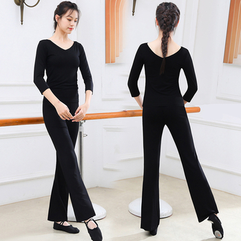 Γυναικείος σετ χορού δύο τεμαχίων: τοπ + παντελόνια με ίσια γραμμή και μικρο-φλέρ, ύφασμα modal‑βαμβάκι (95% βαμβάκι) με επένδυση από βαμβάκι (95%); Καλοκαίρι-Άνοιξη, για σκηνή και μπαλέτο