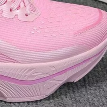 Спортно-ежедневни обувки с дишаща мрежеста горна част; подметка: гума + EVA + TPU; затваряне: връзки; унисекс; нисък връх