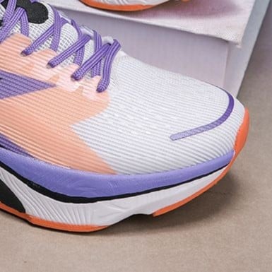 Спортно-ежедневни обувки с дишаща мрежеста горна част; подметка: гума + EVA + TPU; затваряне: връзки; унисекс; нисък връх