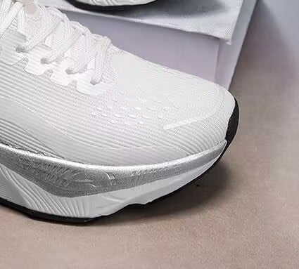 Спортно-ежедневни обувки с дишаща мрежеста горна част; подметка: гума + EVA + TPU; затваряне: връзки; унисекс; нисък връх