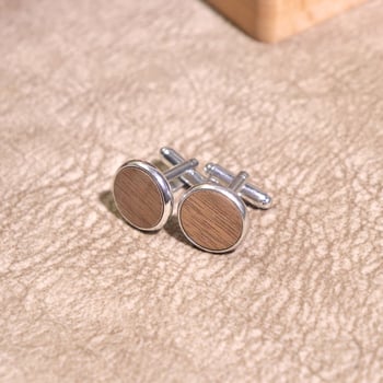 Drvene muške kopče za manžete – retro stil, geometrijski oblik, lakirani završetak