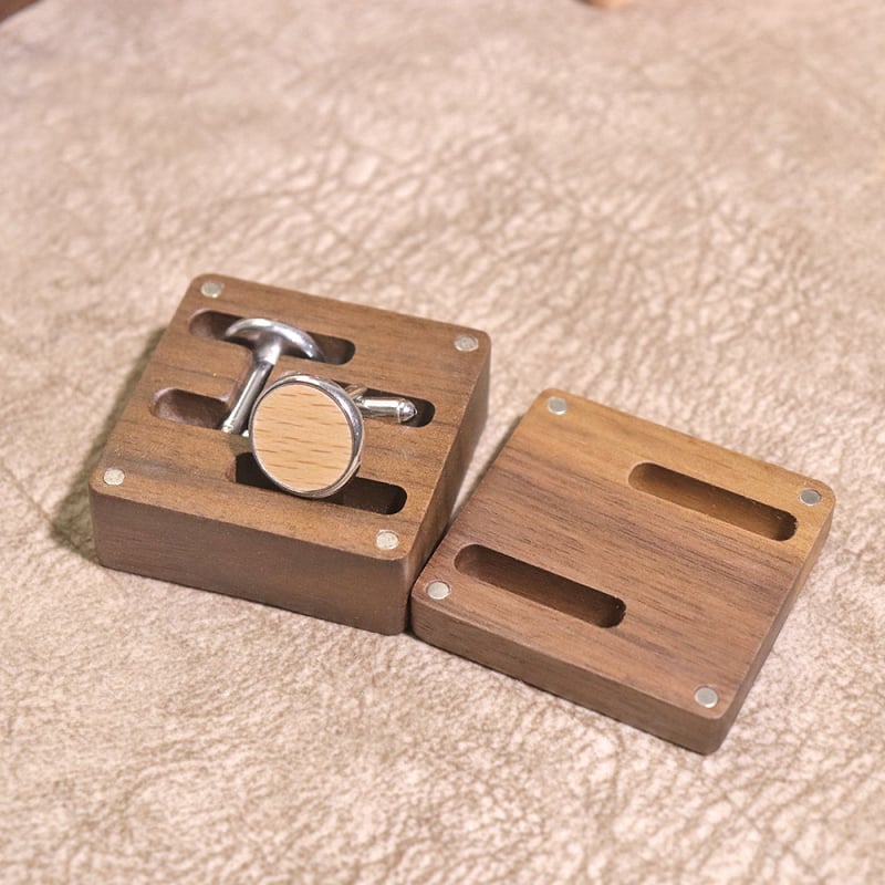 Drvene muške kopče za manžete – retro stil, geometrijski oblik, lakirani završetak