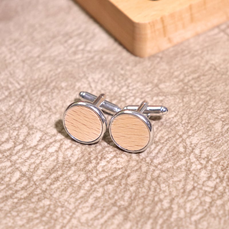 Drvene muške kopče za manžete – retro stil, geometrijski oblik, lakirani završetak