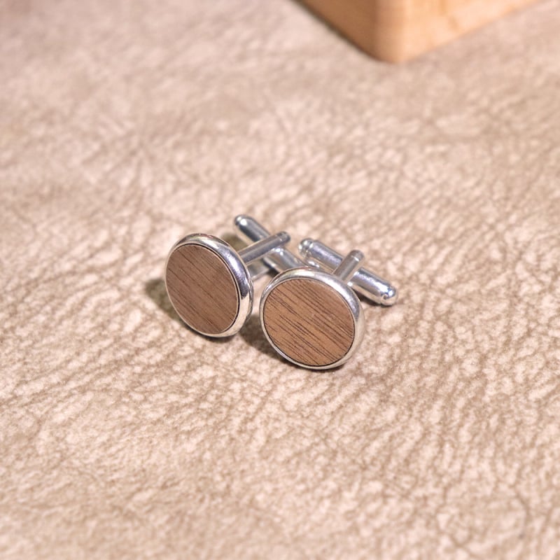 Drvene muške kopče za manžete – retro stil, geometrijski oblik, lakirani završetak
