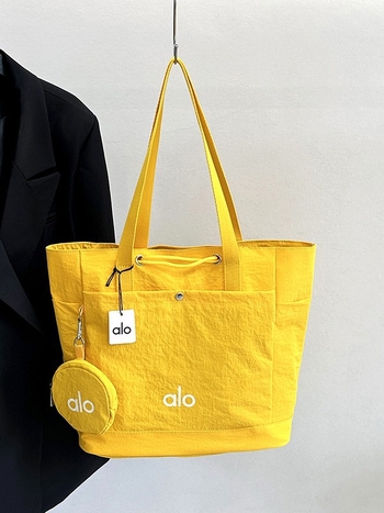 Geantă de umăr Alo, stil stradal, material Oxford, formă orizontală pătrată, închidere cu cataramă magnetică.