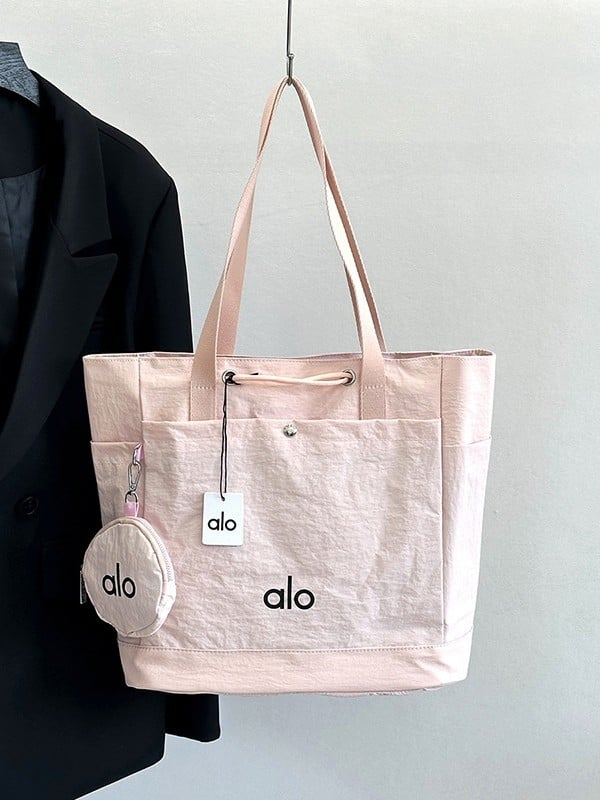 Geantă de umăr Alo, stil stradal, material Oxford, formă orizontală pătrată, închidere cu cataramă magnetică.