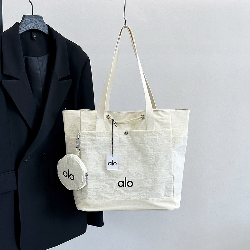 Geantă de umăr Alo, stil stradal, material Oxford, formă orizontală pătrată, închidere cu cataramă magnetică.
