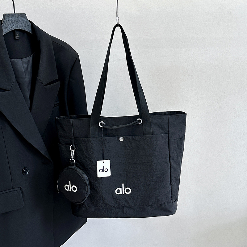 Geantă de umăr Alo, stil stradal, material Oxford, formă orizontală pătrată, închidere cu cataramă magnetică.