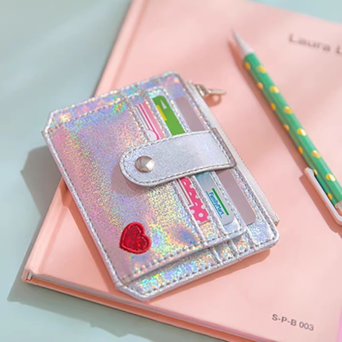 Căptușeală compactă pentru carduri din PU, motiv inimă gravat cu laser, unisex, stil proaspăt și dulce, pentru depozitarea cardurilor