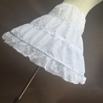 Detské formálne šaty s vnútorným výstužným spodkom a kovovým krúžkom, jednovrstvové vlákno