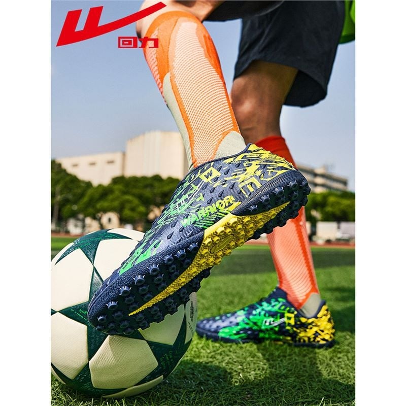 Muške nogometne tenisice Warrior Hui Li – gornji dio od sintetičke kože, unutarnja mreža, gumena potplat, vezanje na šnuru, niski potpetica