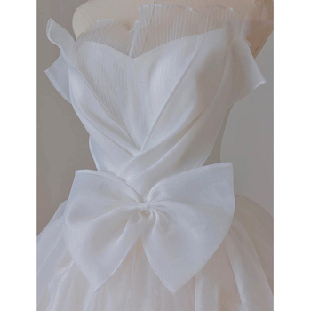 Rochie de mireasă cu siluetă prințesă, fără mâneci, talie medie, lungă până la podea